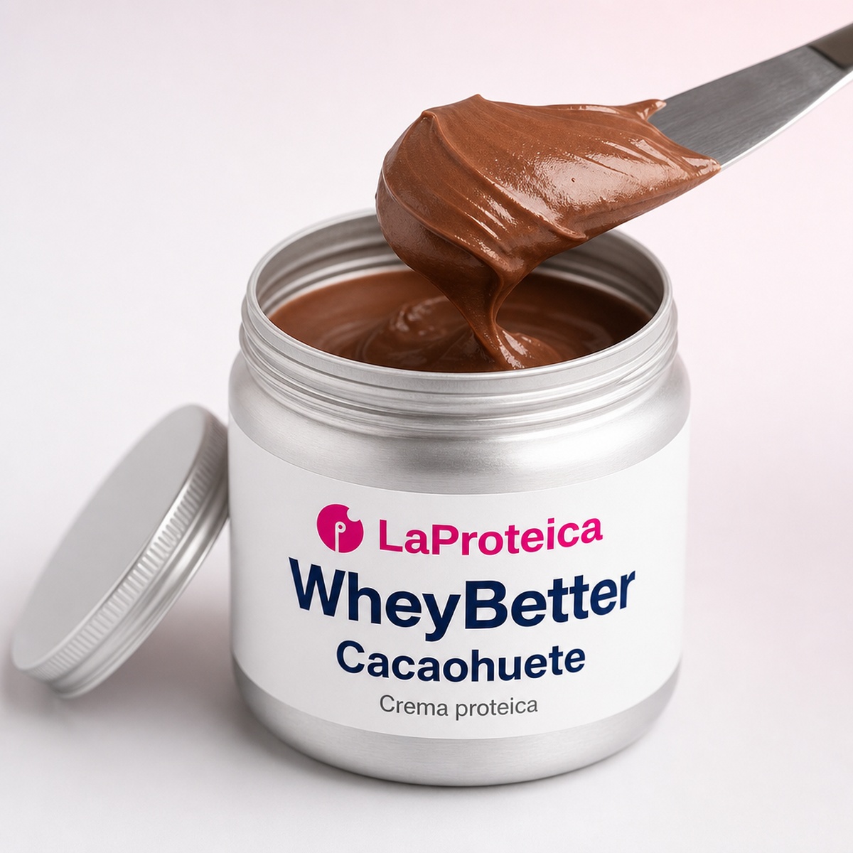 Textura uniforme de la crema WheyBetter Cacaohuete, con cuchillo de untar de acero