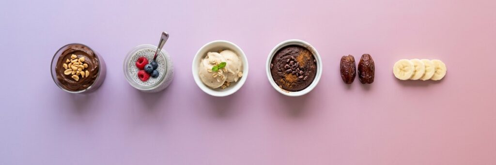 Postres proteicos sin azúcares añadidos: mousse de cacao y cacahuete, pudín de chía, helado de plátano y bizcocho en taza